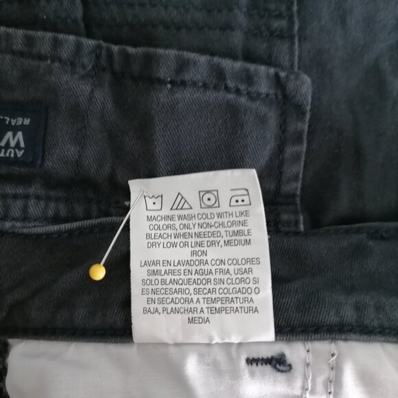 Authentic Issue Wrangler Mens Black High Rise Flat Front Cargo Shorts Size 38 - Picture 6 of 6